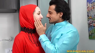 रज़िया भाभी ने पति के घर पे होते हुए पराये मर्द से चूत चुदवायी porn videos